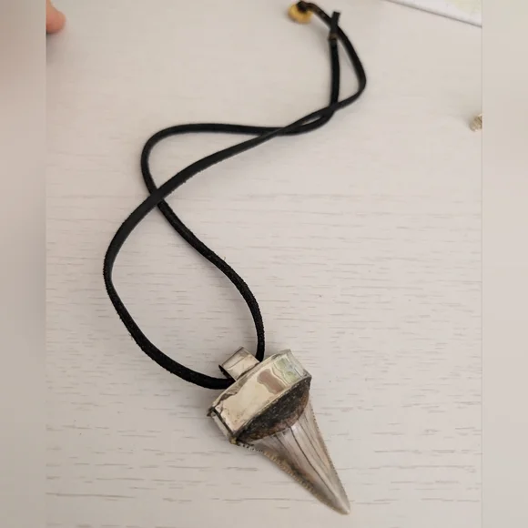 Shark tooth sterling silver necklace - Picture 3 of 3